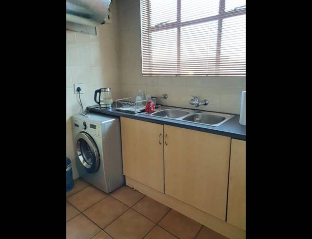 2 BEDROOM APARTMENT FOR SALE IN SILVERTON